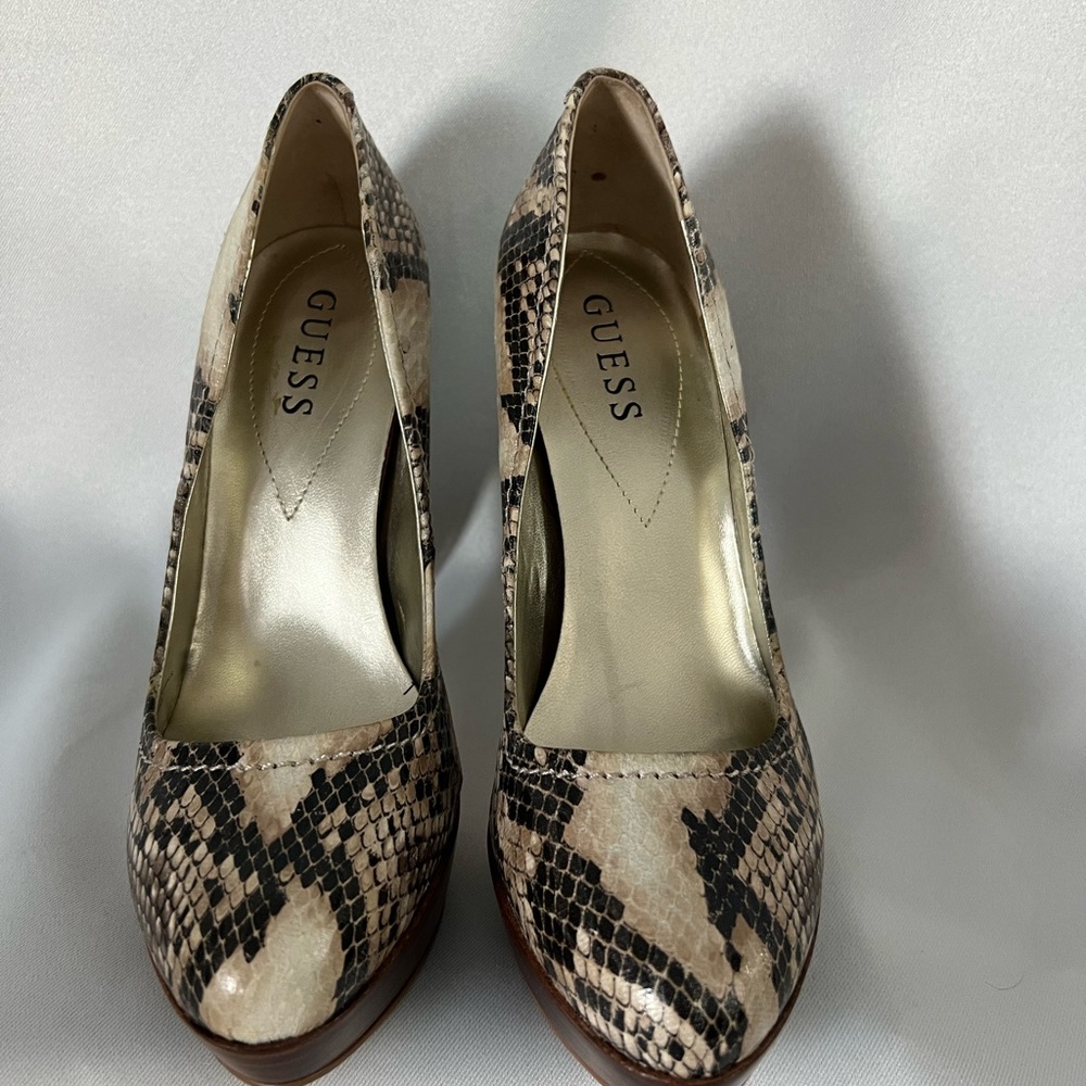 GUESS size 7 platform snake skin pattern heel. - Picture 3 of 6